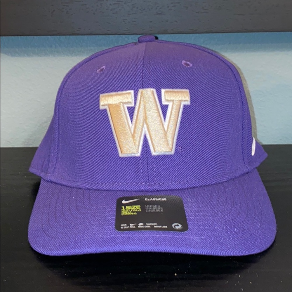NWT- Nike Washington Huskies hat
